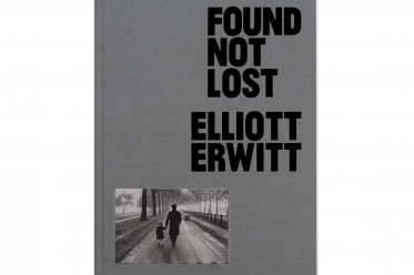 Buchcover von vorne auf weißem Hintergrund vom Bildband Found, nit lost von dem Fotografen Elliot Erwitt