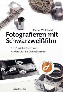 Abbildung der Titelseite des Buches Fotografieren mit Schwarzweißfilm Der Praxisleitfaden von Kamerakauf bis Dunkelkammer vom d.punkt Verlag